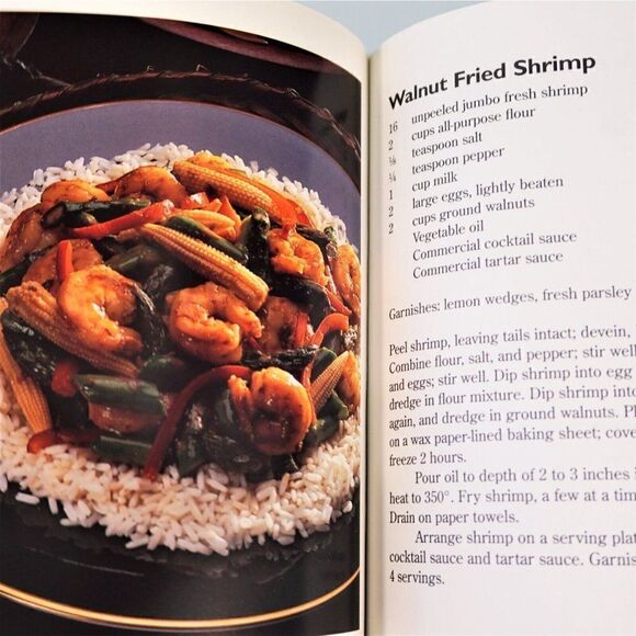 The Bubba Gump Shrimp Co. Cookbook Recipes and Reflections from FORREST GUMP - Picture 10 of 10